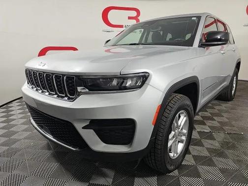 2023 Jeep Grand Cherokee Laredo 4x4