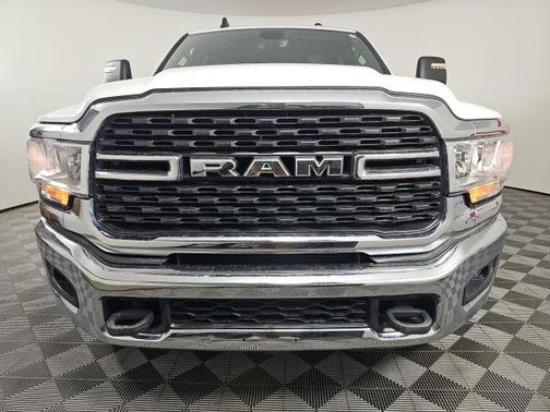 2023 RAM 2500 Big Horn Crew Cab 4x4 8 Box
