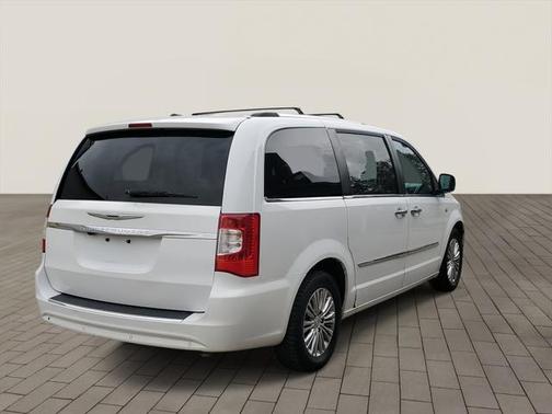 2014 Chrysler Town & Country Touring-L