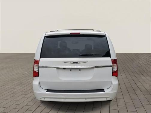 2014 Chrysler Town & Country Touring-L