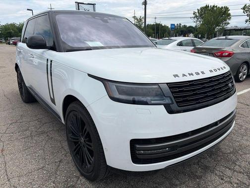 Fuji White 2022 Land Rover Range Rover P400 SE