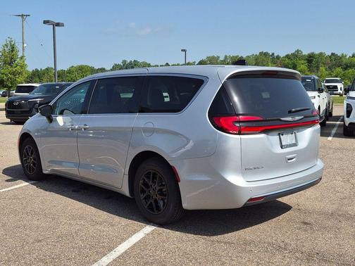 Silver Mist Clearcoat 2024 Chrysler Pacifica Touring-L