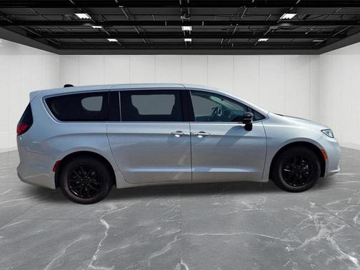Silver Mist Clearcoat 2024 Chrysler Pacifica Touring-L
