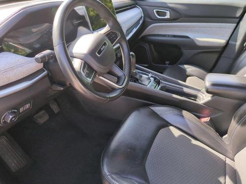 Bright White Clearcoat 2023 Jeep Compass Latitude