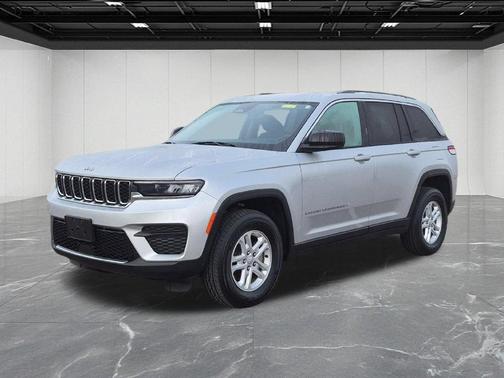 Silver 2024 Jeep Grand Cherokee Laredo