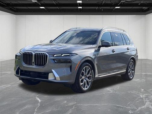 Gray Metallic 2026 BMW X7 xDrive40i