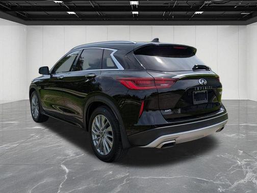 Black Obsidian 2024 INFINITI QX50 Luxe