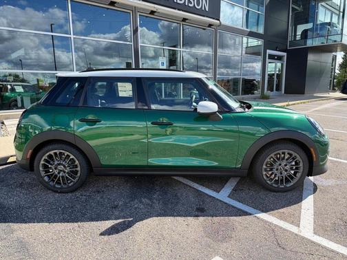 British Racing Green Met 2026 MINI Hardtop Cooper S