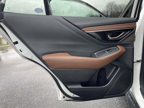 Crystal White Pearl 2022 Subaru Outback Touring