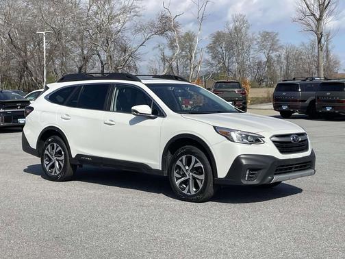 Crystal White Pearl 2022 Subaru Outback Limited XT