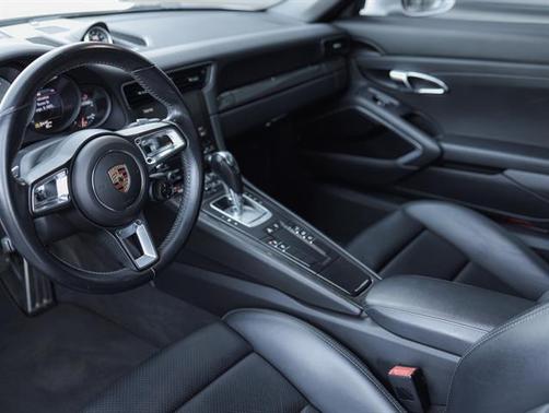 2017 Porsche 911 Carrera GTS