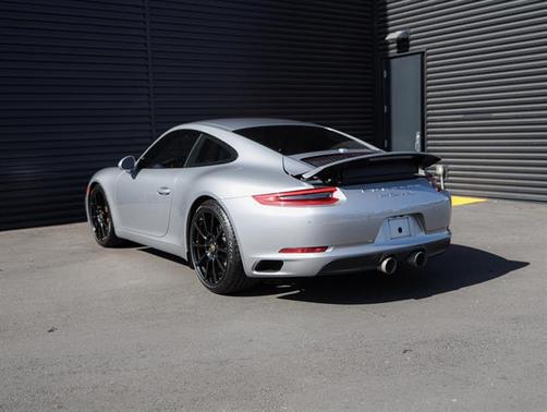 2017 Porsche 911 Carrera GTS