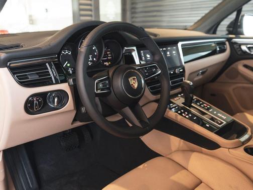 2025 Porsche Macan AWD