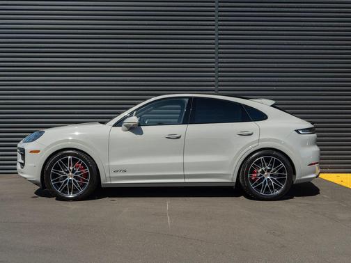 2025 Porsche Cayenne GTS