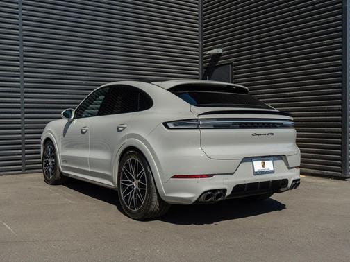 2025 Porsche Cayenne GTS