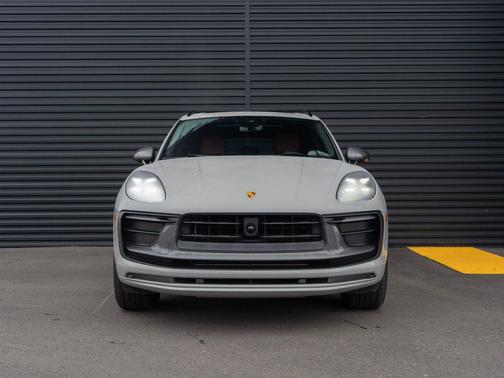 2023 Porsche Macan T