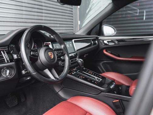 2023 Porsche Macan T