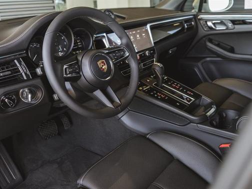2026 Porsche Macan AWD
