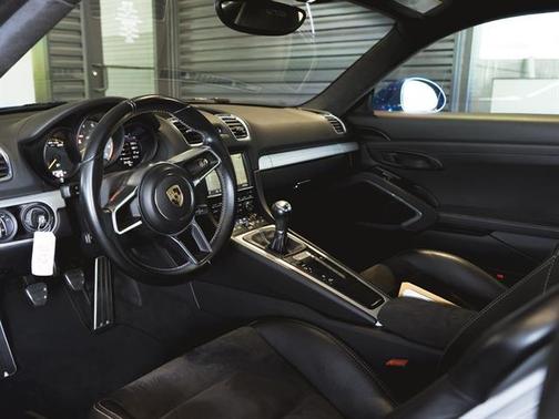2016 Porsche Cayman GT4
