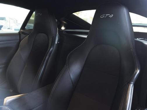 2016 Porsche Cayman GT4