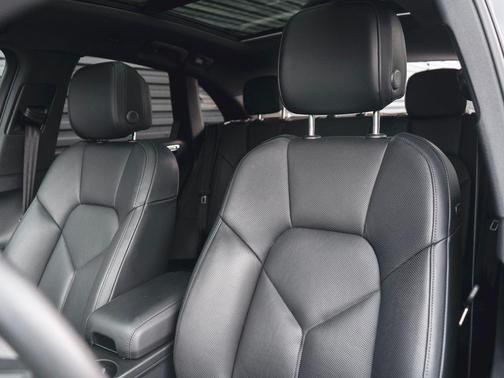 2025 Porsche Macan T