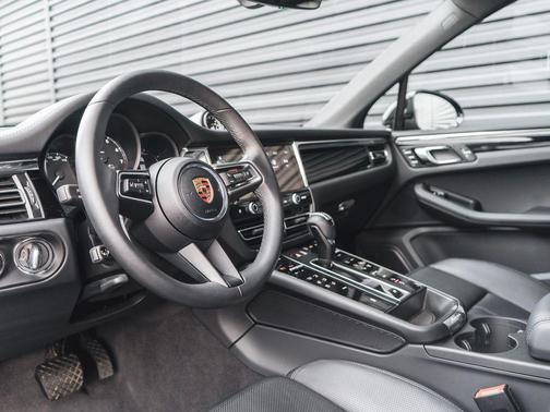 2025 Porsche Macan T