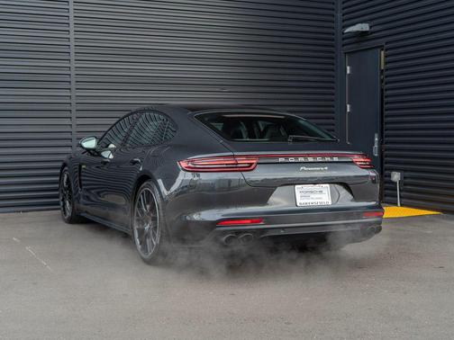 2019 Porsche Panamera 4