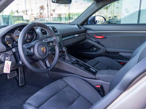 2025 Porsche 718 Cayman GT4 RS