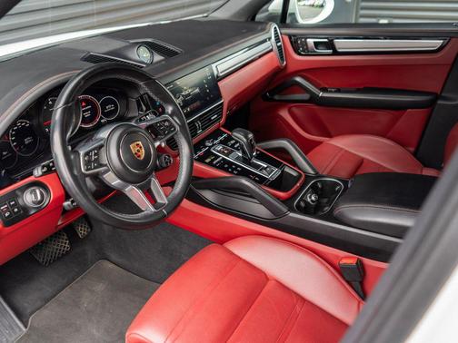 White 2023 Porsche Cayenne Platinum Edition