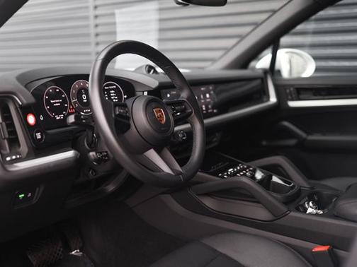 2024 Porsche Cayenne AWD