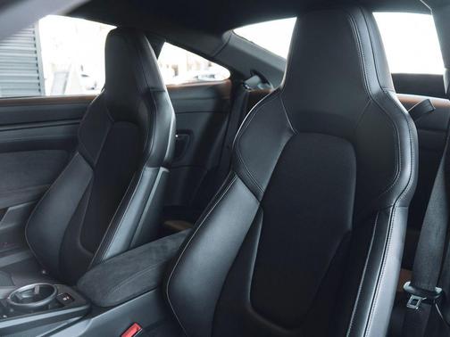 2024 Porsche 911 Carrera GTS