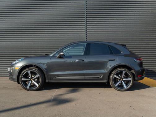 2025 Porsche Macan AWD