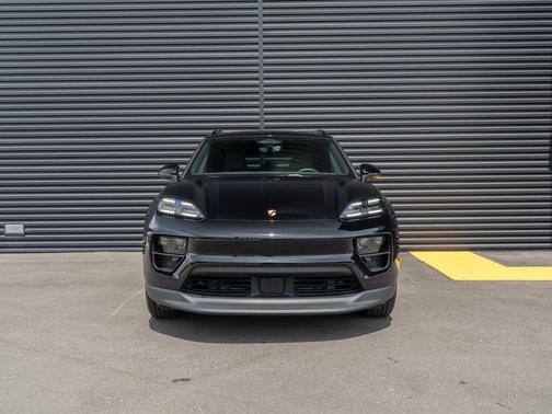 Jet Black Metallic 2025 Porsche Macan Macan Electric