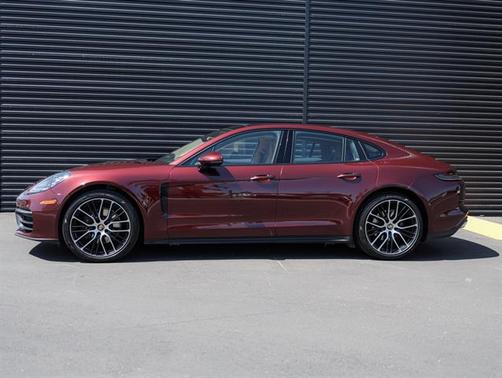 2022 Porsche Panamera RWD