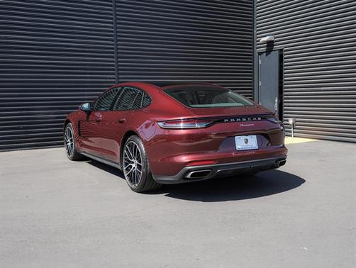 2022 Porsche Panamera RWD