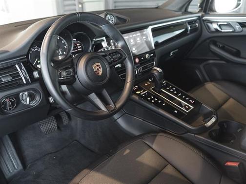 2025 Porsche Macan T