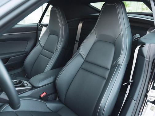 2025 Porsche 911 Carrera