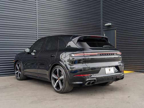 2025 Porsche Cayenne GTS