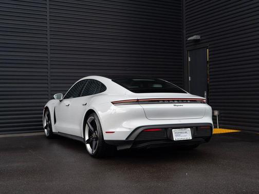 2022 Porsche Taycan 