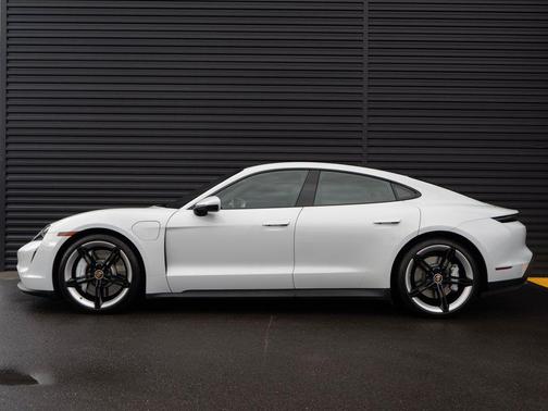 2022 Porsche Taycan 