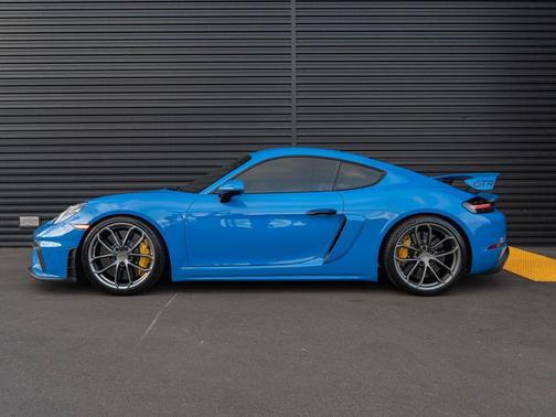 2022 Porsche 718 Cayman GT4