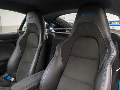 2022 Porsche 718 Cayman GT4