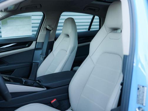 2025 Porsche Panamera 4