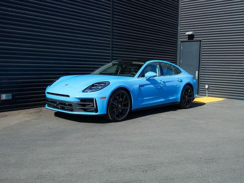 2025 Porsche Panamera 4