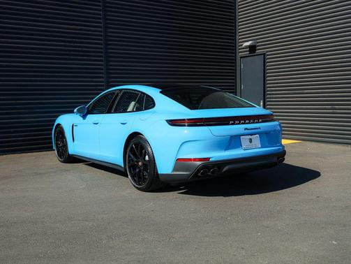2025 Porsche Panamera 4