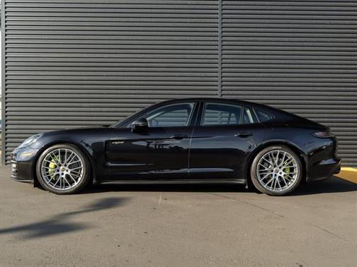 2022 Porsche Panamera 4