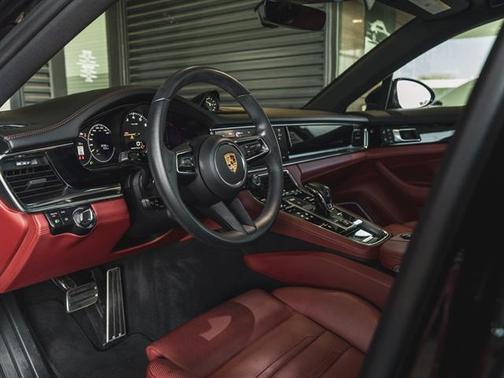 2022 Porsche Panamera 4