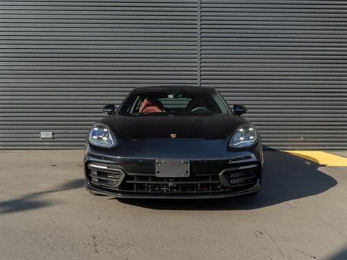 2022 Porsche Panamera 4