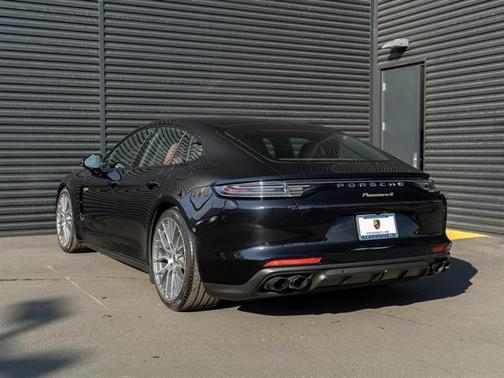2022 Porsche Panamera 4