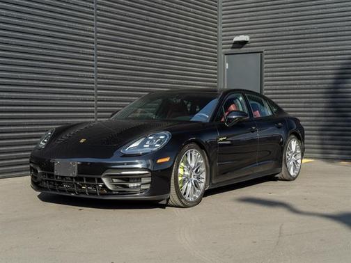 2022 Porsche Panamera 4